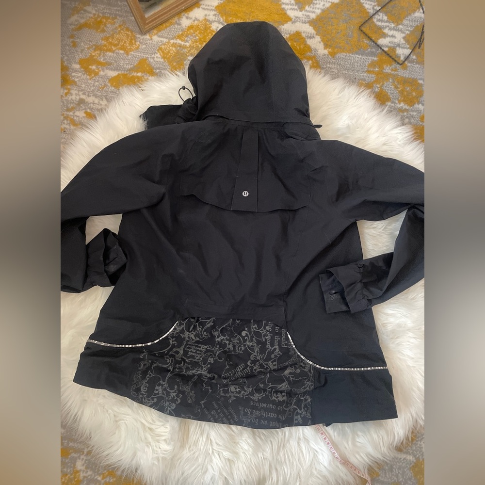 2010s lululemon running jacket